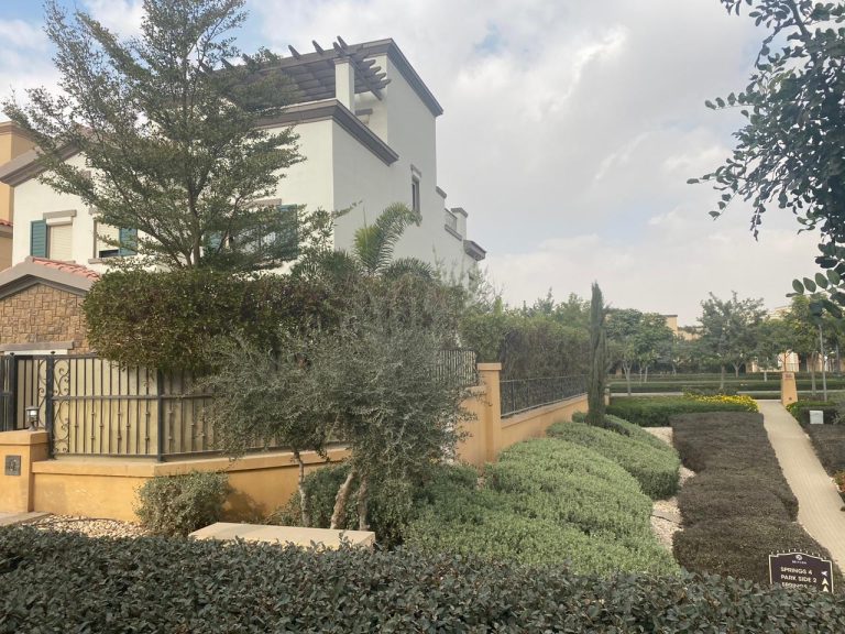 ميڤيدا ستاند الون فيلا